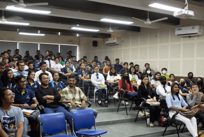 Startup Weekend — Team Huddle