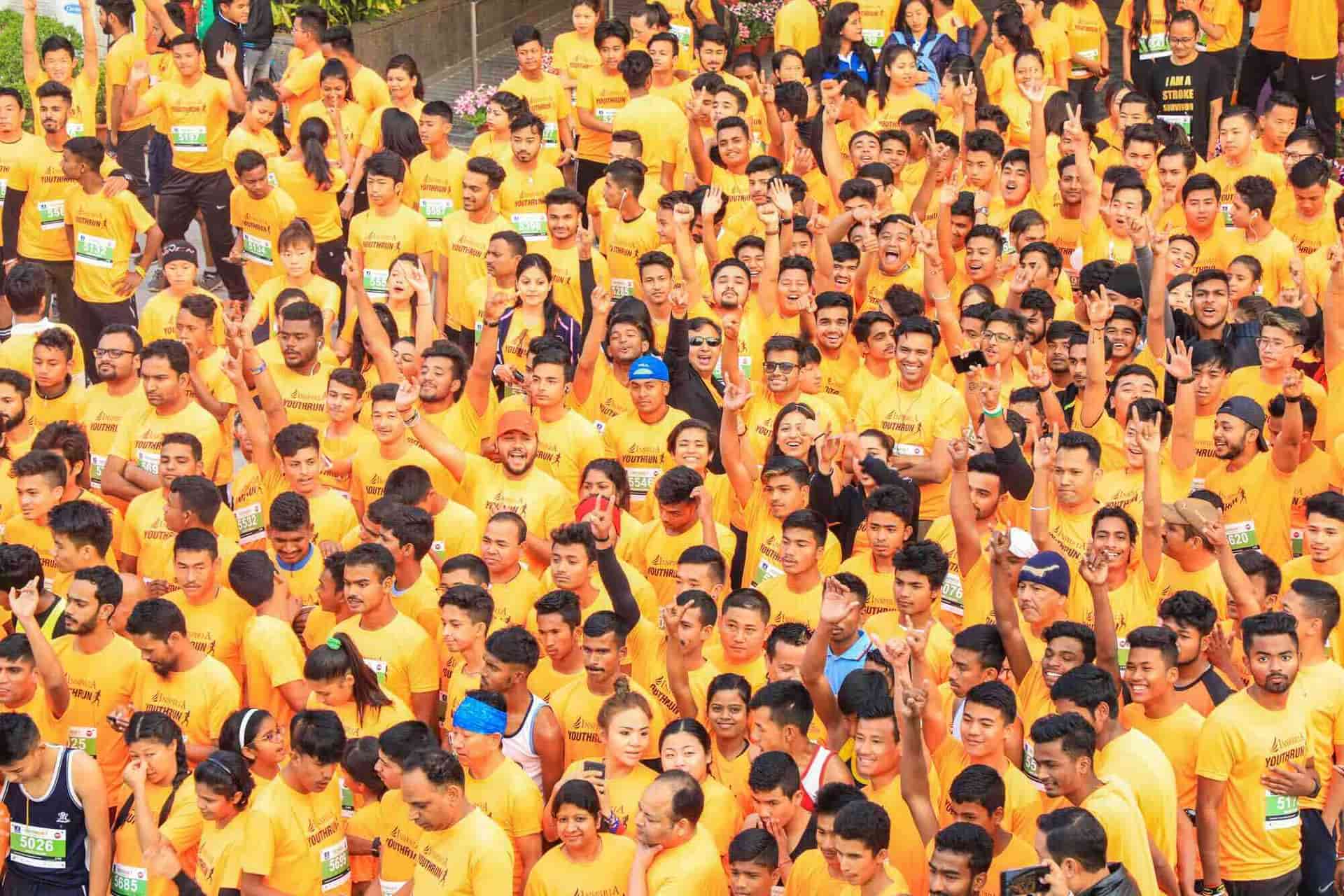 Inspiria YouthRun 2019 — the crowd at the start